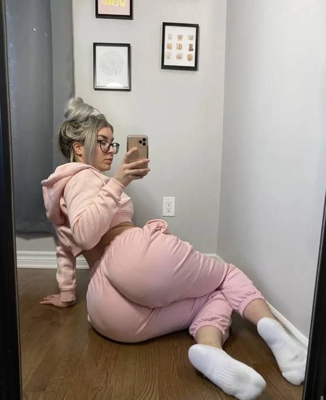 I squirt 💦 a lot…….  Do you love it if I squirt on your bed tonight …. Maybe I could lick 👅 up your cum 💦 - Image 2